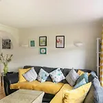 Home To Home Stay Apartment