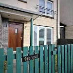 Large 5 Bedroom Townhouse Close To City Center