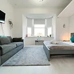 1Bd Glasgow Apartment