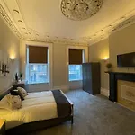 Traditional 5 Bedroom City Centre Apartment