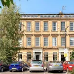 Lovely 2 Bedroom Garden Flat In Trendy West End