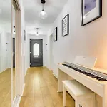 Lovely 2 Bedroom Garden Flat In Trendy West End