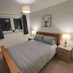 Modern 2 Bedroom Flat Near Glasgow City Centre
