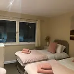 City Centre 2 Bedroom Apartment, Secure Parking.
