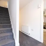 Joivy Stylish House With Garden & Parking