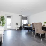 Joivy Stylish House With Garden & Parking