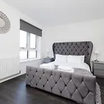 Joivy Stylish House With Garden & Parking