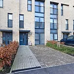 Joivy Stylish House With Garden & Parking