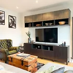 Lovely 2 Bed Duplex Apartment With Hydro Views