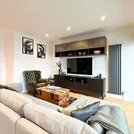 Lovely 2 Bed Duplex Apartment With Hydro Views
