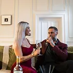 The Devonshire Suite - Your 5 Star West End Stay!