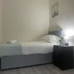 Immaculate 3-Bed Apartment In Glasgow Close To M8