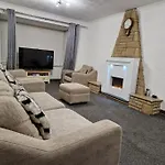 Stunning 2-Bedrooms 1 Living Room Spacious Apartment Family Friendly