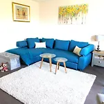 Fab Location 1 Bed Apt Overlooking Glasgow Green