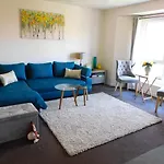 Fab Location 1 Bed Apt Overlooking Glasgow Green