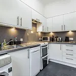 Caledonia Suite, Netflix, Free Parking