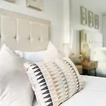 Stunning Riverview City Centre Apartment