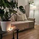 Peaceful House In The Heart Of Glasgow City, Close To Queen Elizabeth Hospital And Govan Subway, Free Private Parking