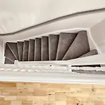 Modern 5 Bedroom Townhouse With Free Parking