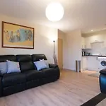 Executive 2 Bed 2 Bath - Free Parking