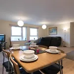 Executive 2 Bed 2 Bath - Free Parking