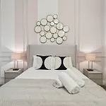 Grand 1 Bed Blythswood Apartment
