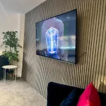 Glas-Go 2 Bedroom Apartment 3 Min Walk To Secc Hydro Free Parking Onsite