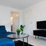Stylish House With Private Parking