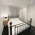 Lovely 2 Bed Apt Close To Silverburn Mall