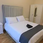 Beautiful 3 Bed Apt In The City Centre