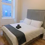 Beautiful 3 Bed Apt In The City Centre