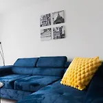 Stylish House With Private Parking
