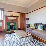 Pass The Keys Beautiful, Traditional 2 Bed Flat W Free Parking