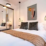 Stylish City Pad With Free Private Parking