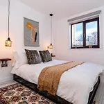 Stylish City Pad With Free Private Parking