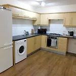 Fabulous 2 Bed Apt 10 Mins From City Centre