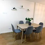 Fabulous 2 Bed Apt 10 Mins From City Centre