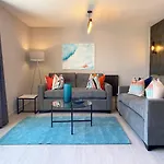 Beautiful West End Flat With Private Parking