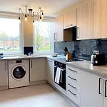Beautiful West End Flat With Private Parking
