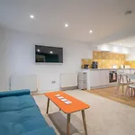 Pass The Keys Stylish West End Detached Mews