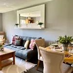 Spacious 2 Bed-Flat In Glasgow City - Free Parking