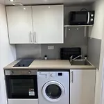 Great Western Road Studio With En Suite
