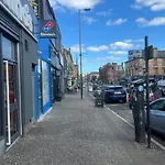 Great Western Road Studio With En Suite