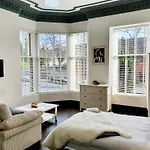 Studio Apartment Paisley Road West