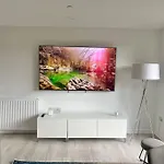Glasgow Home - 5 Bedrooms 4 Bathrooms - Private Parking