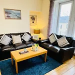 Cozy 2 Bed Apartment Just Minutes From Glasgow Airport