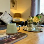 Cozy 2 Bed Apartment Just Minutes From Glasgow Airport