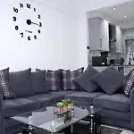 Recently Refurbished 2 Bedroom Apartment!
