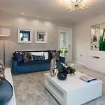 Entire 4 Bed Perfect Family Home In Glasgow