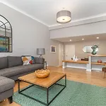 Bright And Central Duplex In Glasgow City Centre